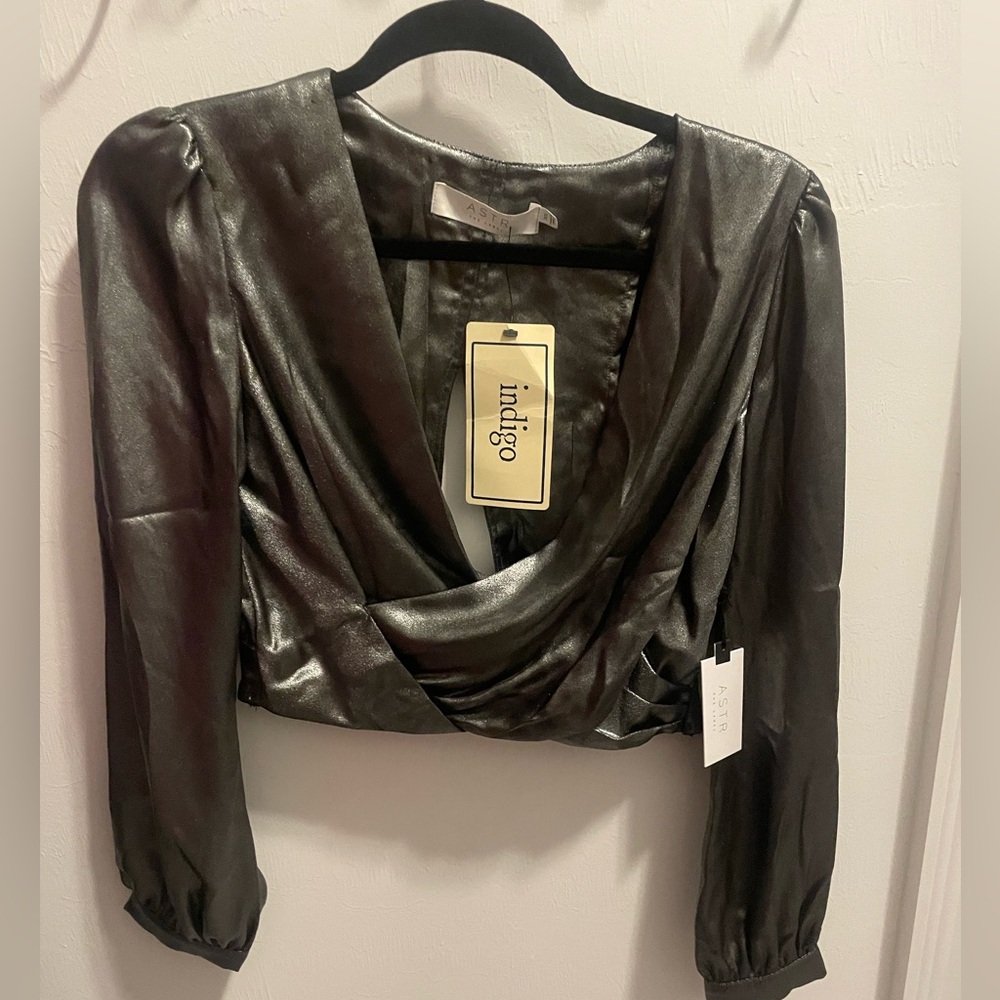 NWT ASTR the Label Metallic Crop Top